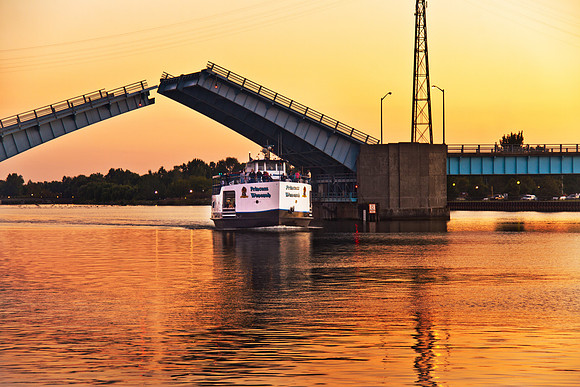 Cruising on the Princess Wenonah in Bay City Michigan