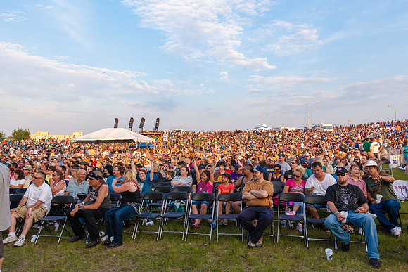 Concert Crowd - Veterans Park