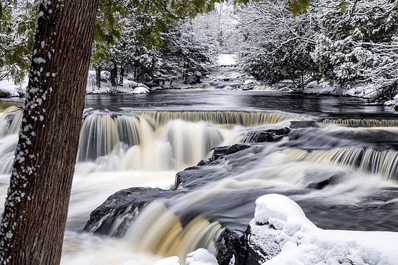 UP-976 CS216237-Bpnd Falls