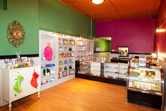 Gourmet Cupcake Shoppe in Bay City Michigan at Christmas time