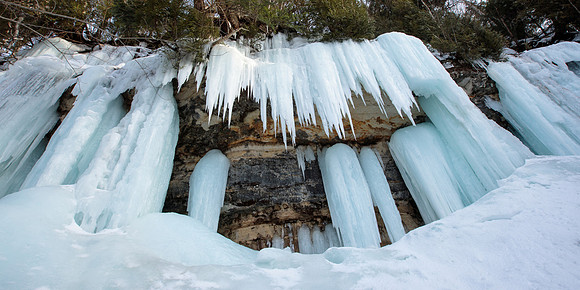 UP-346 - Yeti Mouth - Munising Ice Curtains