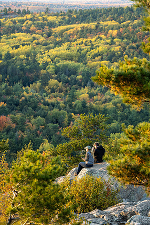 UP-826 CS200329-Sugarloaf Couple