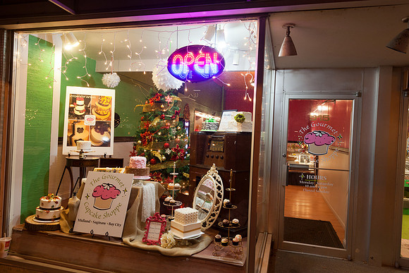 Gourmet Cupcake Shoppe in Bay City Michigan at Christmas time