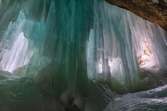 Sand Point Ice Curtain - UP-585 9Q4A6902