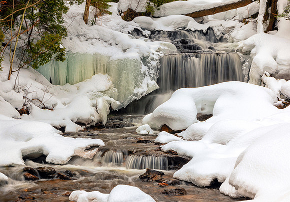 Wagner Falls in Winter - UP-603 9Q4A8559
