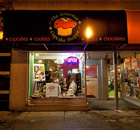 Gourmet Cupcake Shoppe in Bay City Michigan at Christmas time