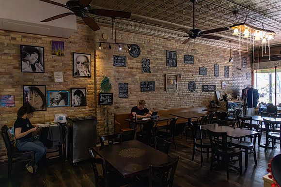 CS239313-Inside Dining