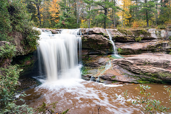 O Kun De Kun Falls in Autumn