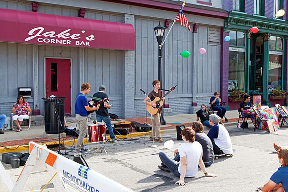 Band Performs at First Thursday's Art Walk