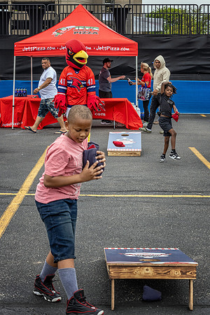 207A9856-Mascot Cornhole