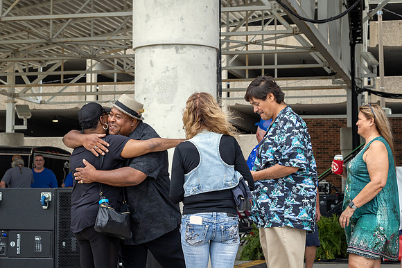 207A9895-Larry McCray Meets Fans